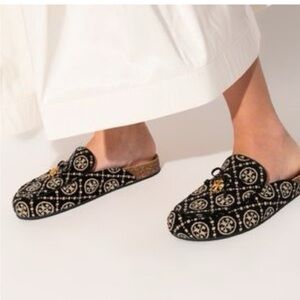 Tory Burch Charm Mules
EUC
Size 9